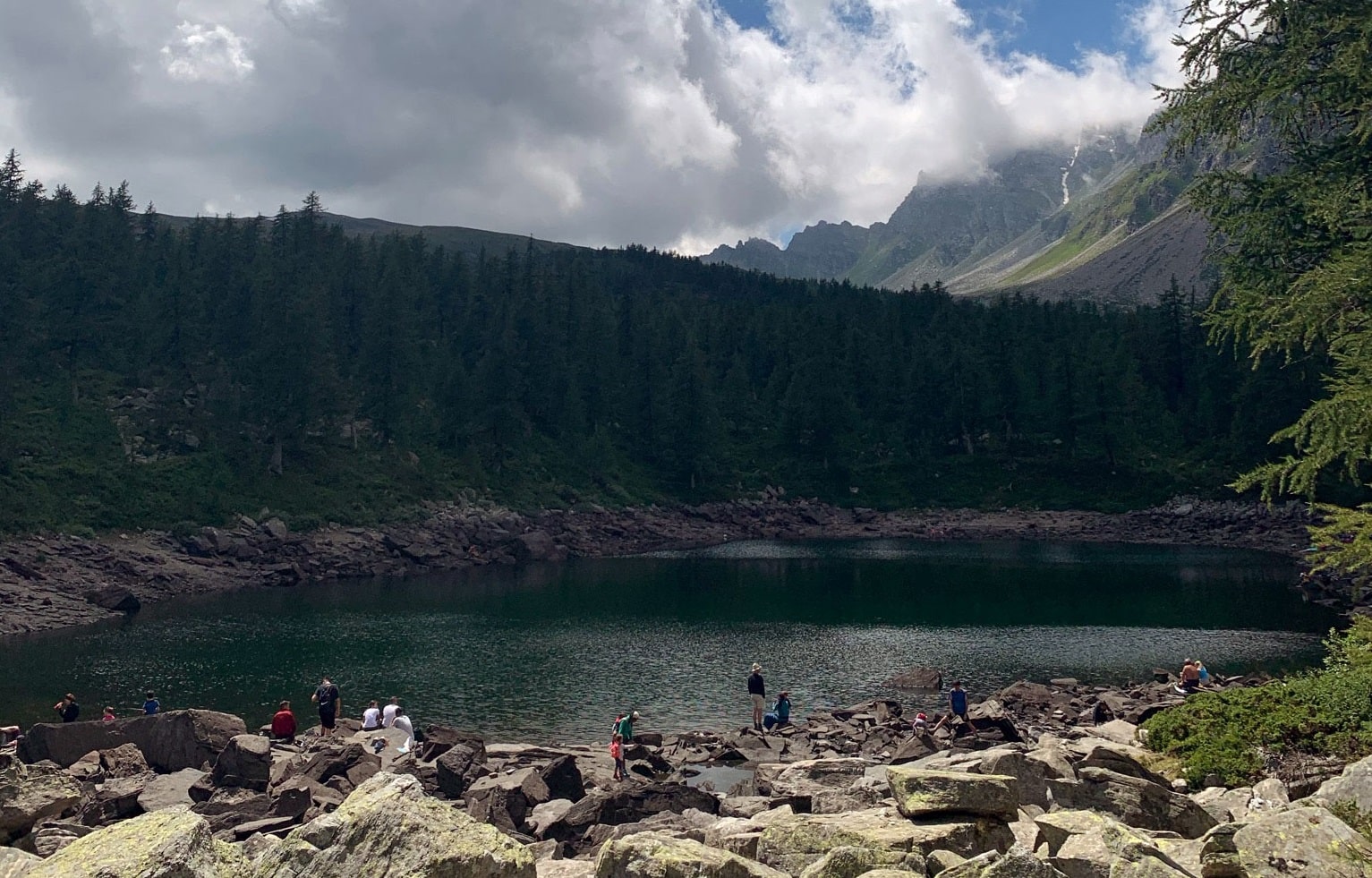 panorama sul lago nero di devero